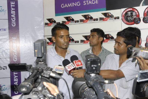 East Bengal Captain Mr. Harmanjot Khabra being Interviewed by the Press Members at Game-O-Thon, 2014